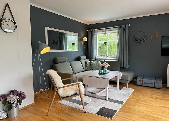 Cozy Near Close To The Sea And Mountain's Ferienhaus Tromsø